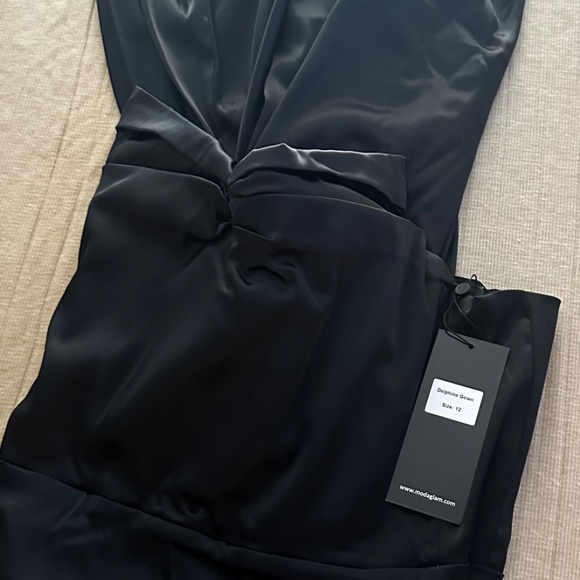 Delphine Strapless Mermaid Gown - Picture 2 of 3